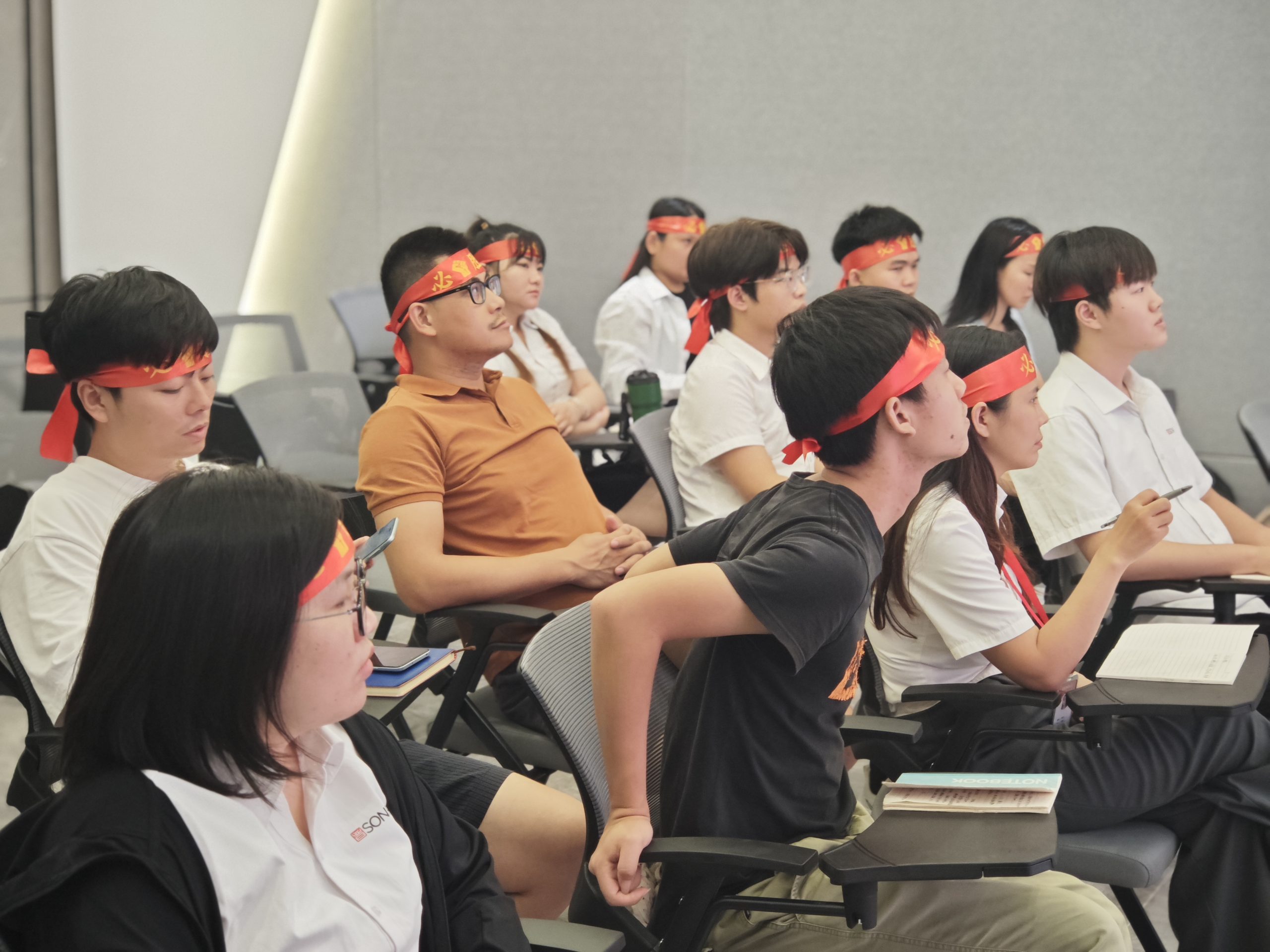 Sonpuu Group uv printer manufacturer launch meeting officially started.缩略图 Sonpuu Group uv printer manufacturer launch meeting officially started.缩略图