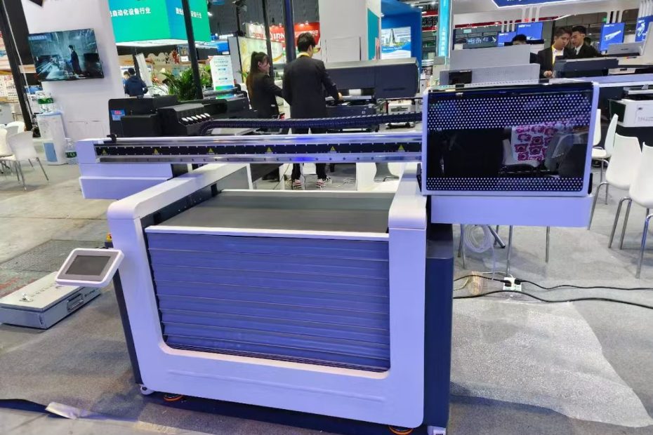 The rise of “China’s intelligent manufacturing” from APPPEXPO Shanghai International Printing Exhibition 2025! Domestic UV printer strength circle powder global merchants!缩略图